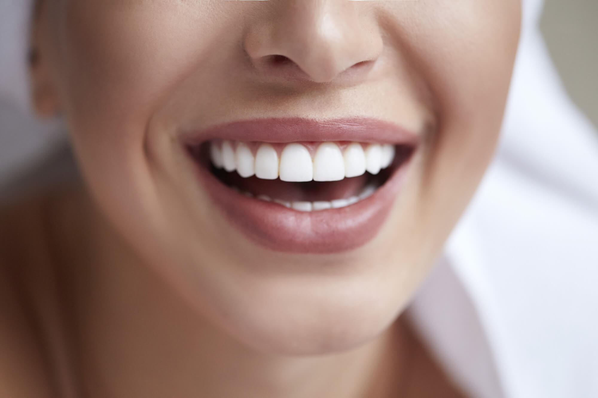 how to use hydrogen peroxide to whiten your teeth at home